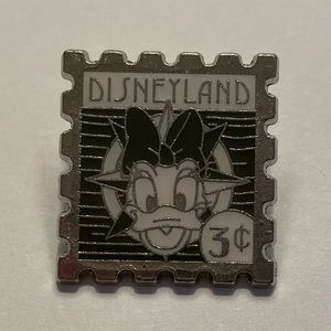 ✨4/25✨DISNEY Trading Pin “Daisy Duck 3¢ Stamp” HIDDEN MICKEY